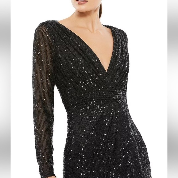 Ieena for Mac Duggal Black Long Sleeve Deep Surplice V-Neck Sequin Gown 6 - Picture 4 of 13